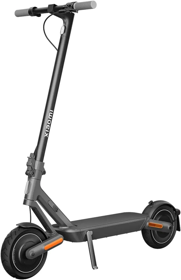 Xiaomi Electric Scooter 4 Ultra visto di tre quarti